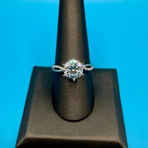 Stunning 4CTW Moissanite Ring - AU750 (75% White Gold) Sz 9